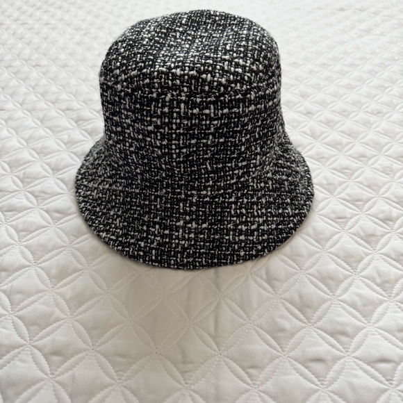 H&M Women's Black and White Textured Tweed Bucket Hat Size L - Picture 14 of 16